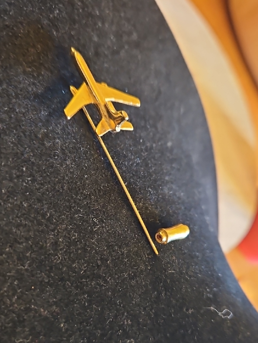 Vintage gold tone airplane aircraft stick pin lapel pilot flight attendant - Picture 4 of 5